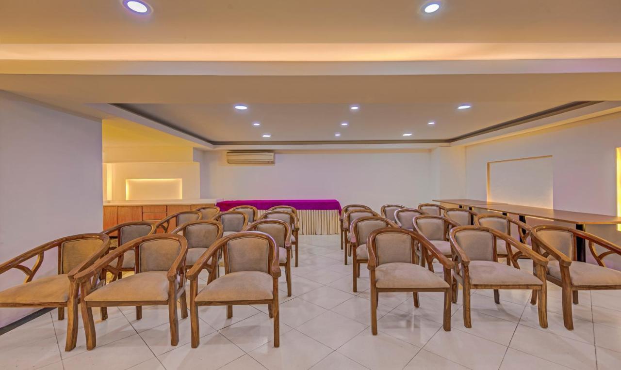 Treebo Corporate Park Hotel New Delhi Exterior photo